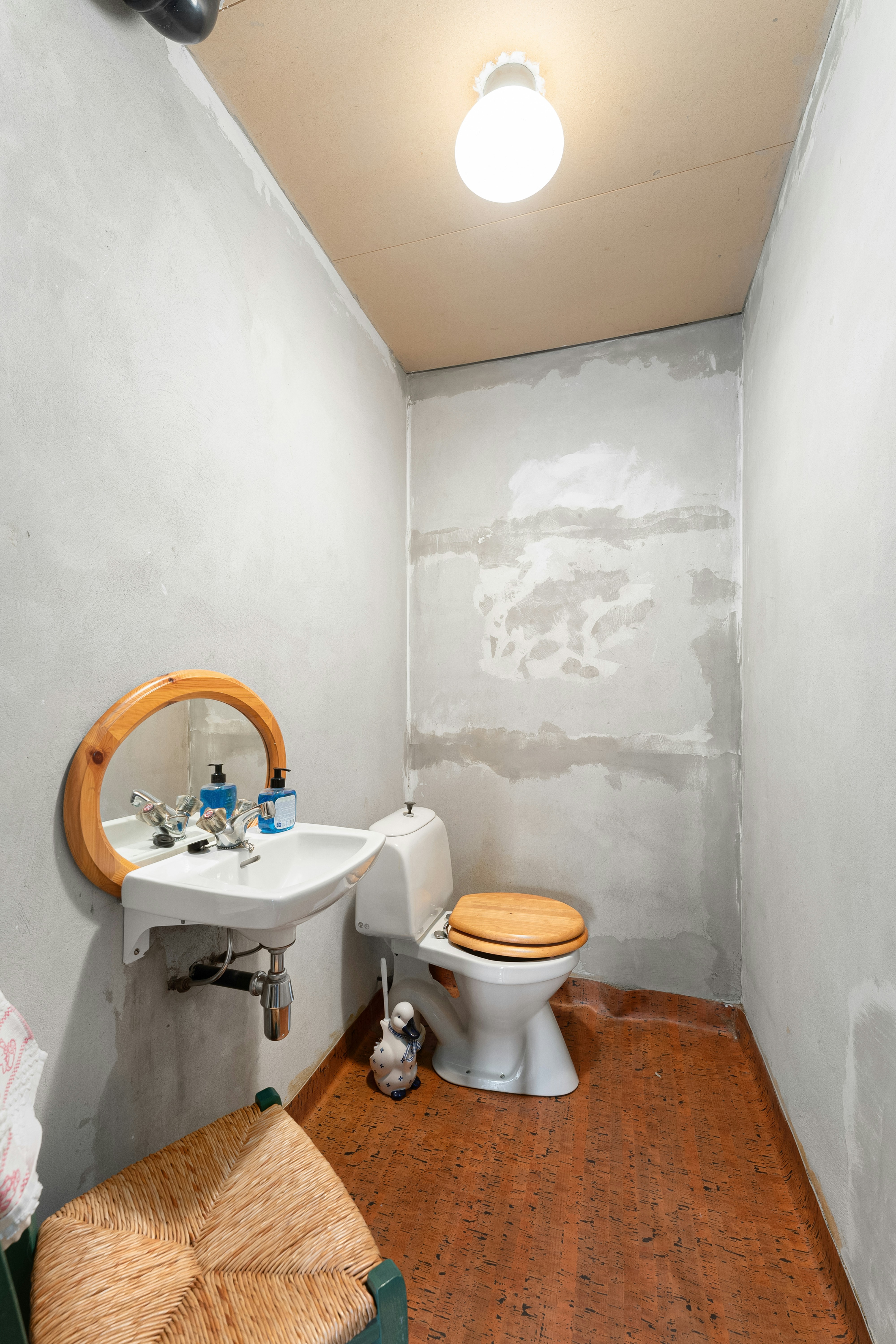 Small Bathroom AI Redesign - Make Tiny Spaces Look Bigger (Real Examples)