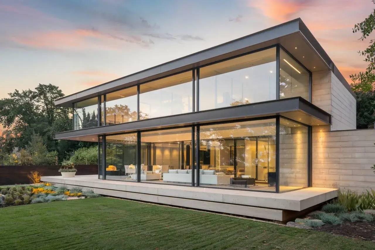 Contemporary Glass and Metal Details