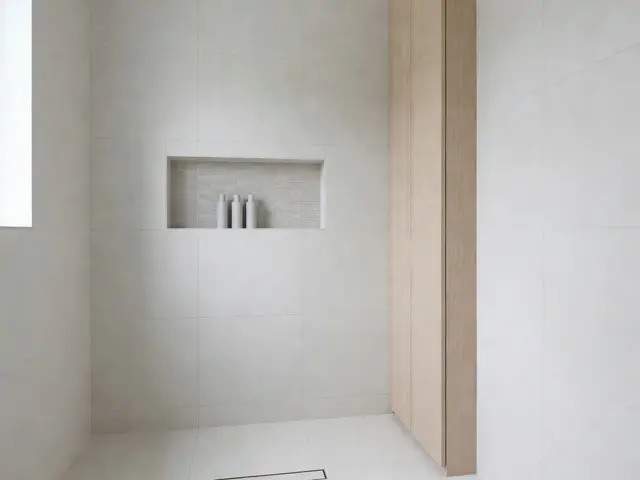 Minimalist Bathroom with Tile Niche